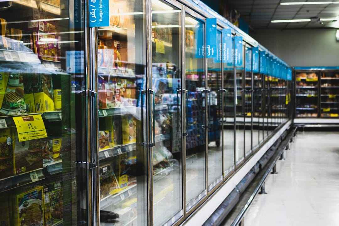 Cámaras de refrigeración de supermercados con gases fluorados: fuga silenciosa detrás de la góndola