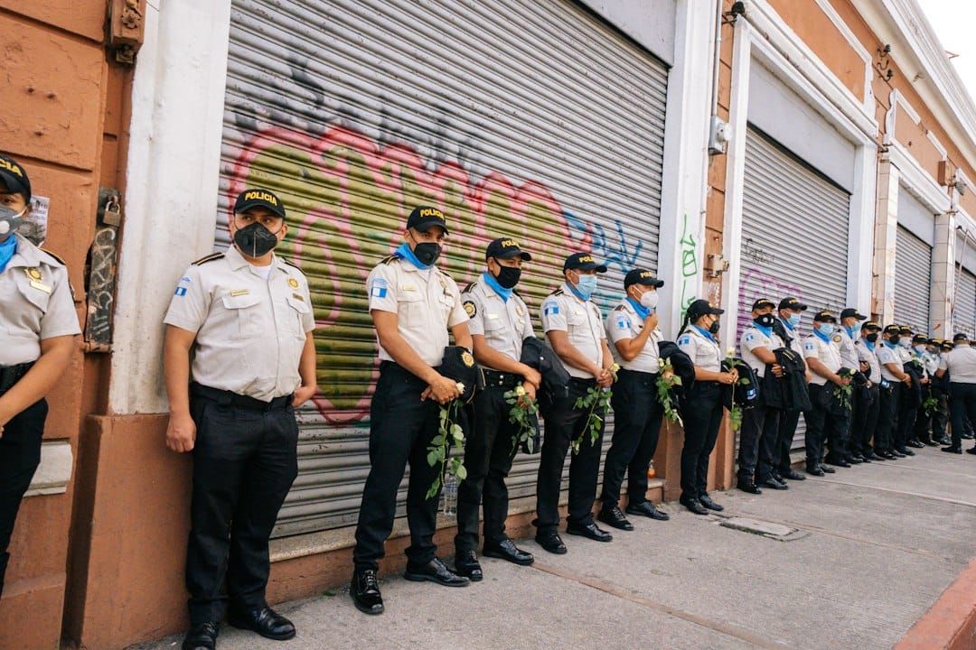 Simulacros conjuntos entre cuartel, policía y salud: cómo coordinar sin un protocolo escrito