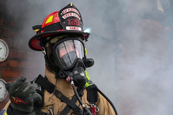 Radios y comunicaciones de emergencia: bandas, repetidoras y protocolo para bomberos voluntarios