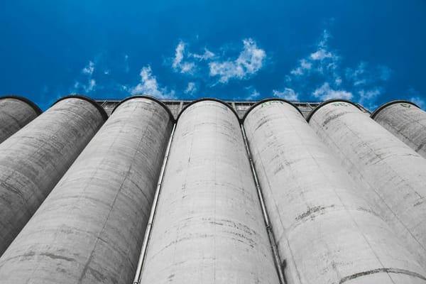 Protocolo de rescate en silos verticales de cemento y cal — atmósfera irrespirable y espacio confinado extremo