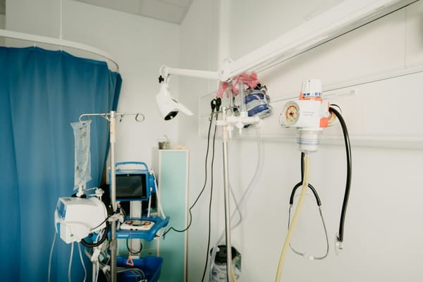 Incendios en hospitales y centros de salud: evacuación vertical y riesgo de oxígeno