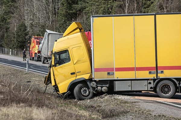 Cargas generales con mercadería peligrosa no declarada: el riesgo oculto en accidentes de camiones de reparto