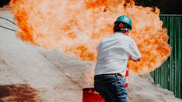 Fábricas de colchones y espuma de poliuretano: humo cianurado y combustión extrema